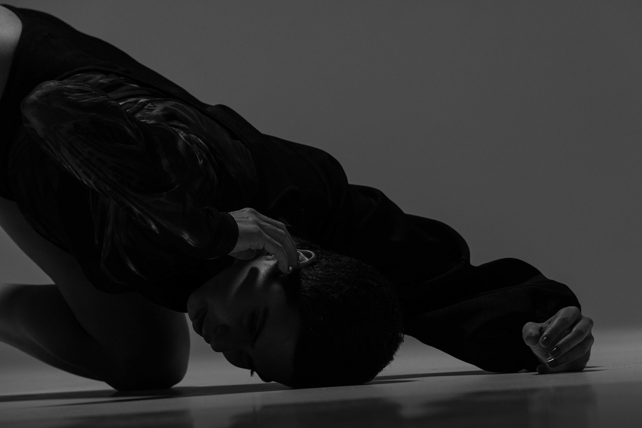 RAFAELA SAHYOUN: TROVÃO EM TERRA MOLHADA