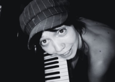 MARI HOLTZ: SER-VIVA